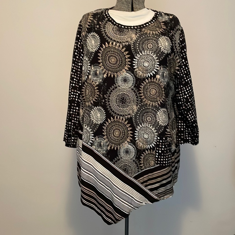 Top. Westbound women. Size 2X. Multicolored black, gray tan. Good condition